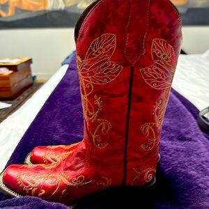 Cowgirl boots size 6 circle G